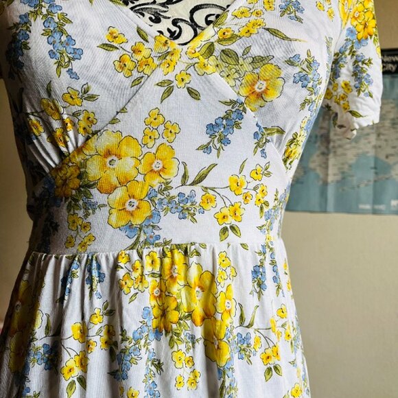 NBW F21 white mini dress with yellow and blue flowers size S - Picture 5 of 6